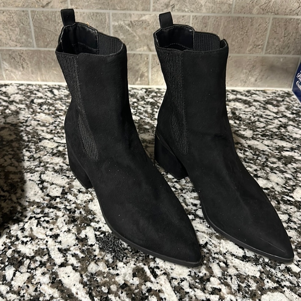 Perfect fall booties! Size 9